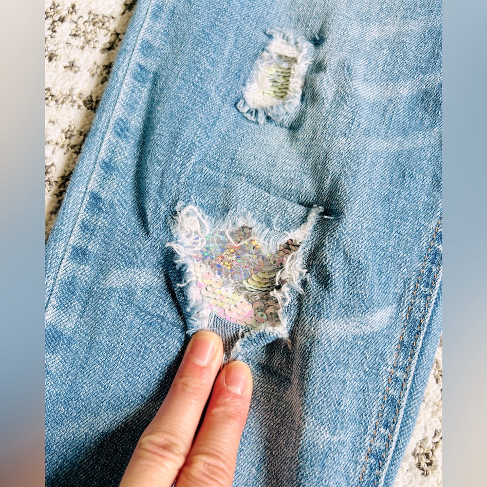 Cat & Jack Girl’s Light Wash Distressed Skinny Jeans with Flip Sequins Girl’s 14 - Picture 6 of 9